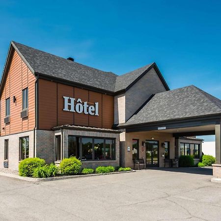 Econo Lodge Inn & Suites Saint Apollinaire Екстер'єр фото