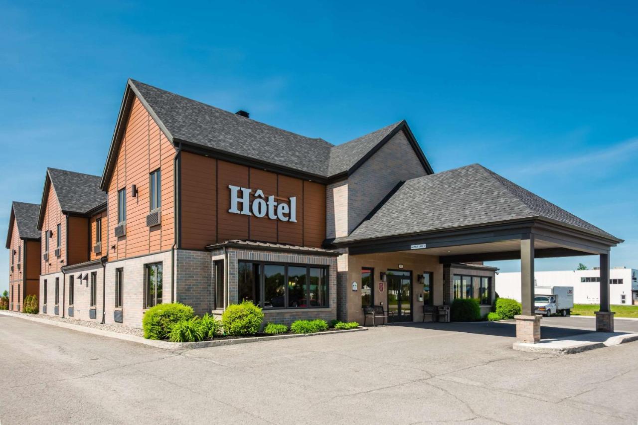 Econo Lodge Inn & Suites Saint Apollinaire Екстер'єр фото