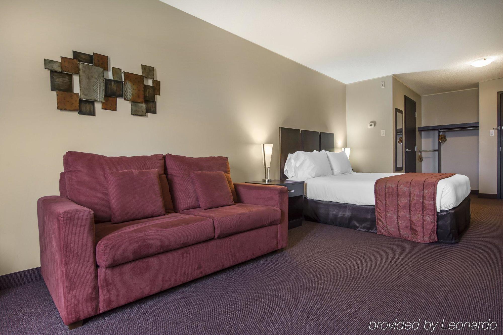 Econo Lodge Inn & Suites Saint Apollinaire Екстер'єр фото