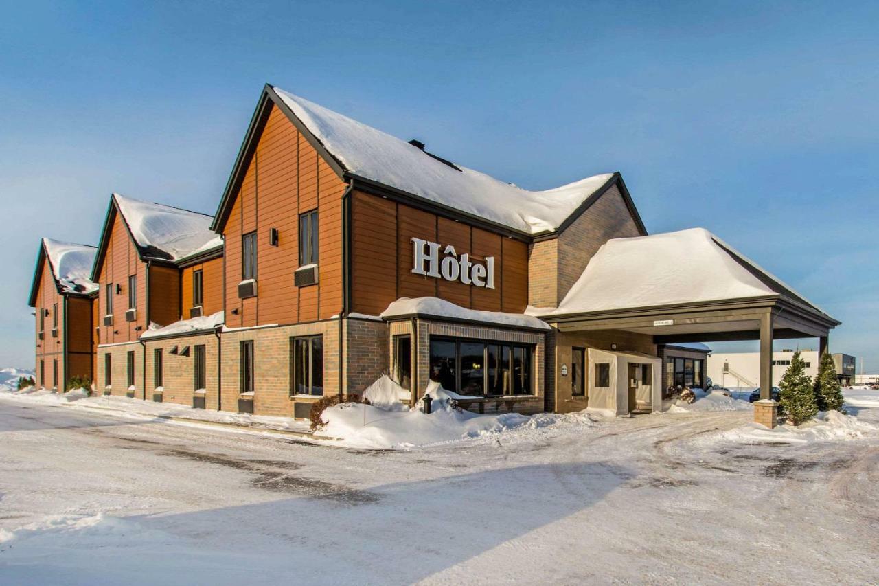 Econo Lodge Inn & Suites Saint Apollinaire Екстер'єр фото
