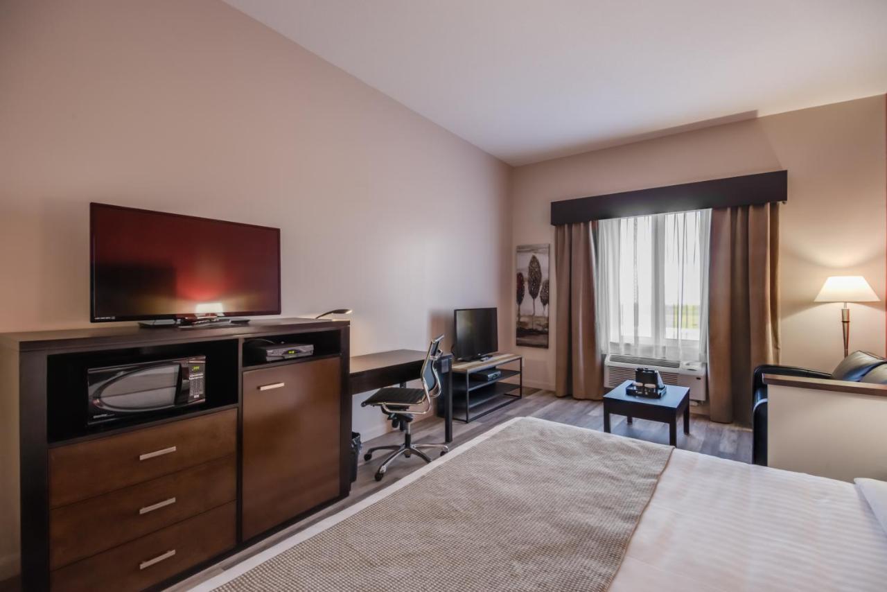 Econo Lodge Inn & Suites Saint Apollinaire Екстер'єр фото